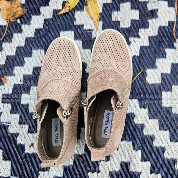 Steve Madden Wedgie-P Tan Suede Wedge Perforated Sneaker Booties Size 9M NWOT - Picture 3 of 6